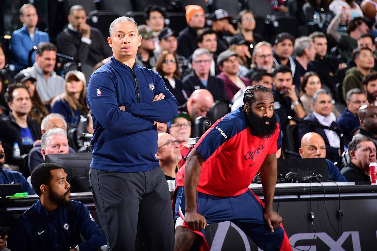 爱游戏在线服务-哈登焦点对战，西亚卡姆与80激战公牛分钟，晋级下一阶段胜负难料！上演精彩一战的简单介绍