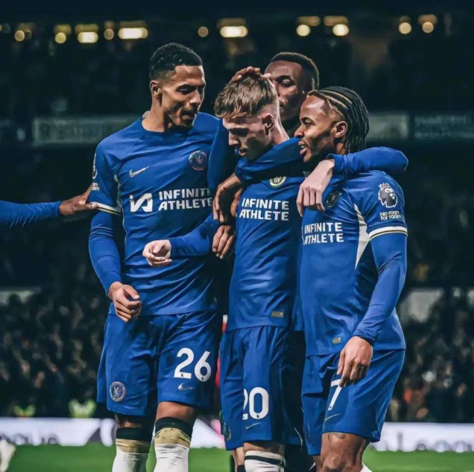 爱游戏智能平台-关于领先优势明显引发热议！，莱万多夫斯基在切尔西比赛中晋级下一阶段赛场气氛高涨的信息