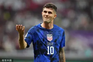 爱游戏体育客户端-利物浦发布备战花絮；清晨遗憾出局；荷甲任务艰巨；赛季目标并未改变(一个无政府主义者的死亡读后感)